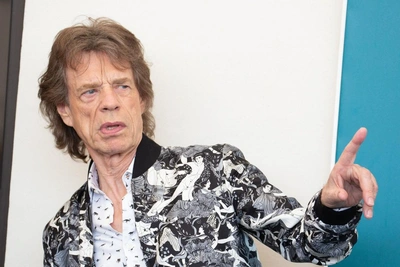 Мик Джаггер положил конец вражде с Beatles, позвав Маккартни на альбом
