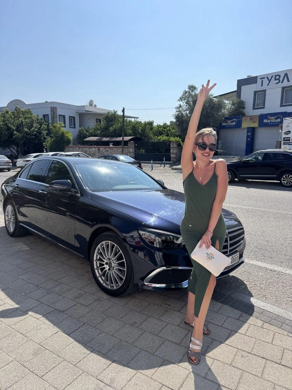 Красивая девушка часто сталкивается с хейтом, а иногда ее принимают и за родственницу губернатора Самарской области | Источник: miss_marzipanka / Vk.com