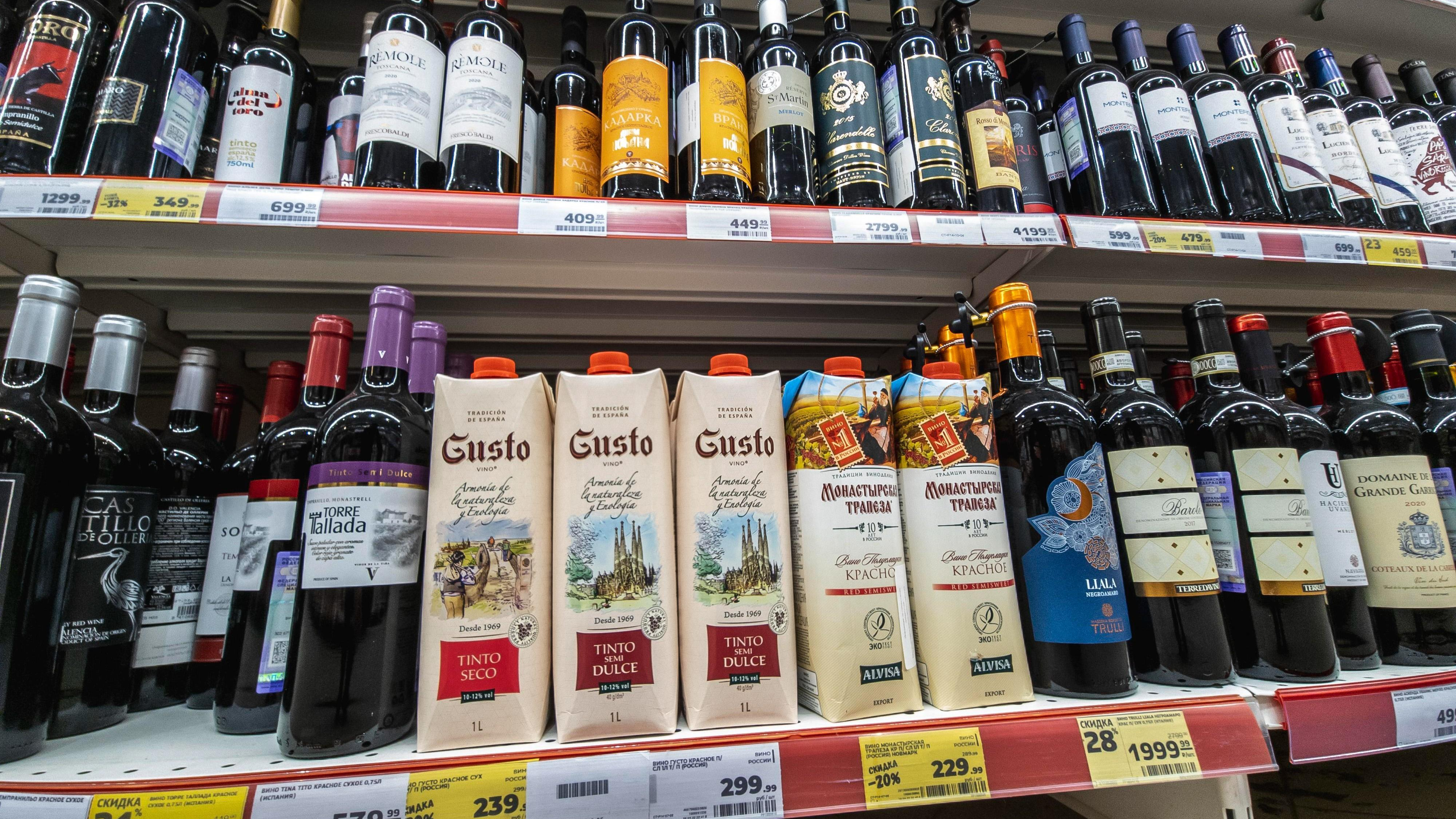 В России хотят ограничить работу круглосуточных магазинов — с чем это связано 