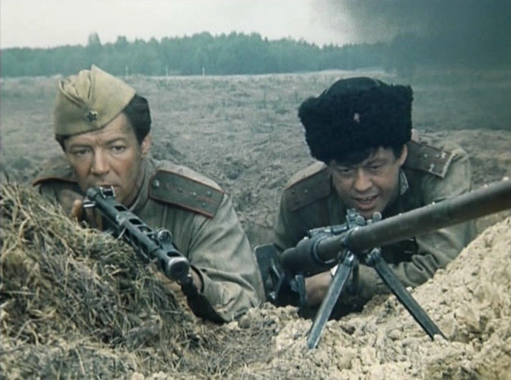 Пробирают до слез: 25 лучших фильмов и сериалов о войне, которые советуют зрители, а не критики | Источник: Кадр из фильма «Батальоны просят огня» (1985)