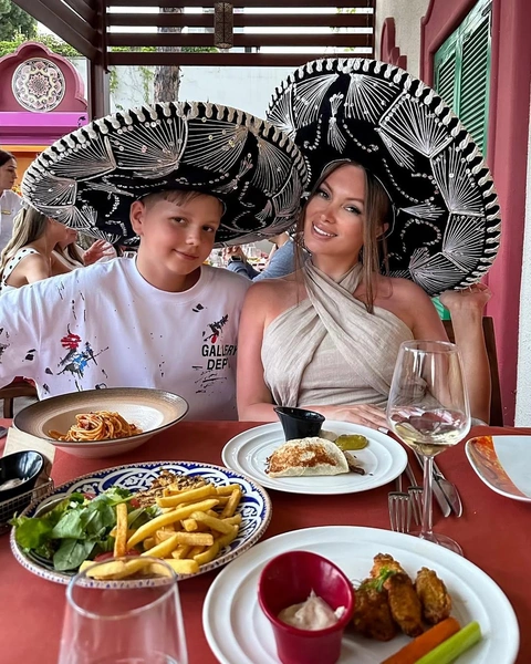 Антон часто общается с сыном