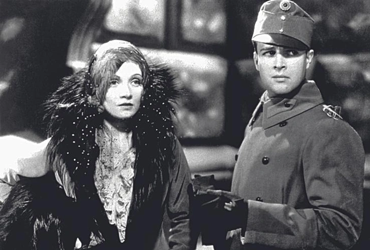 «Обесчещенная» (1931), в роли Мари Кольверер, прототип которой Мата Хари, — Марлен Дитрих | Источник: EVERETT / LEGION-MEDIA