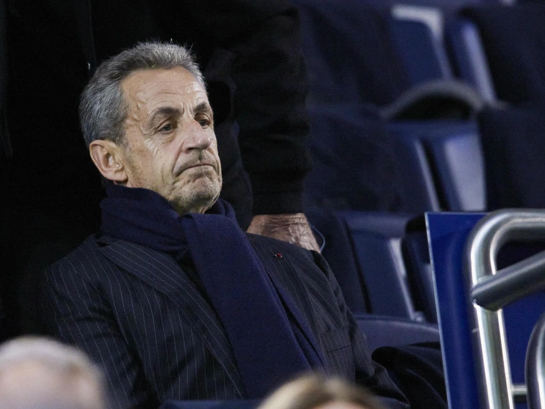 Нет пижам и сырой багет: Николя Саркози написал мемуары про 20 дней в тюрьме | marieclaire.ru