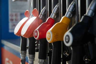 В ХМАО бензин подорожал на крупных заправках