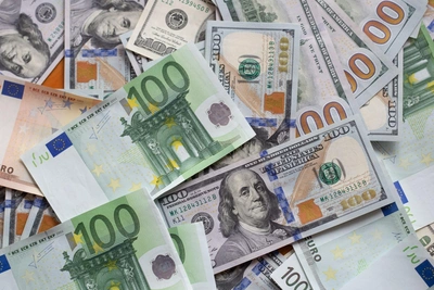 Experts predict dollar could reach 80 in February