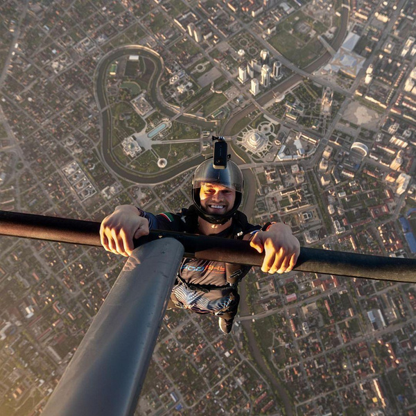 Сергей Бойцов прыгнет с парашютом в цветах российского флага с «Лахта Центра»