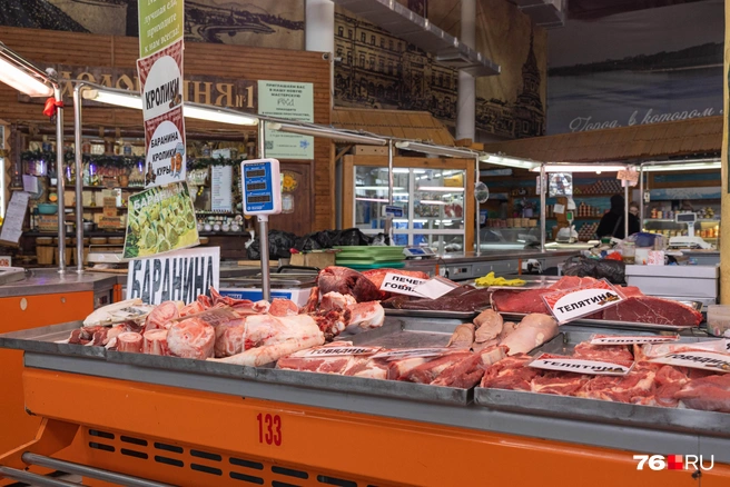 Здесь продают мясо, фрукты, овощи и сладости | Источник: Артем Бауман / 76.RU