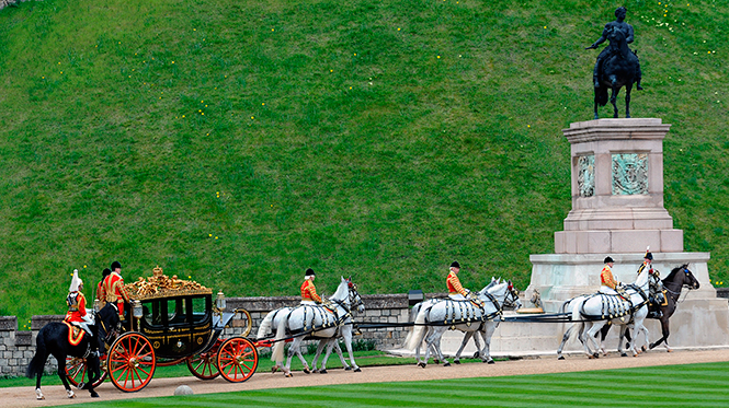Фото №7 - Повезет – не повезет: кого из президентов Елизавета II катала в своей карете