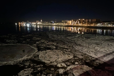 Ледоход в Архангельске: льдины проплывают у Северодвинского моста