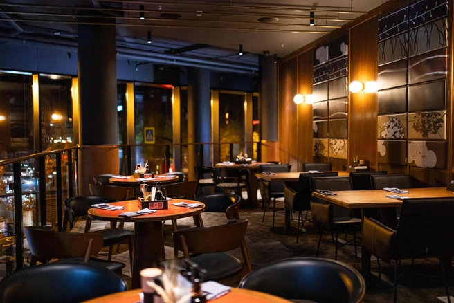 В программе вечера: живая музыка, выступления талантливых артистов, обаятельный ведущий и танцы | Источник: Азиатский ресторан Brew’s Lee