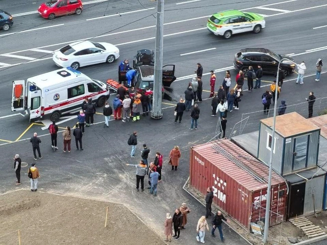 Водителя Mercedes госпитализировали после ДТП со светофором в Петербурге | Источник: Мегаполис | ДТП и ЧП | Санкт-Петербург | Питер / Телеграм