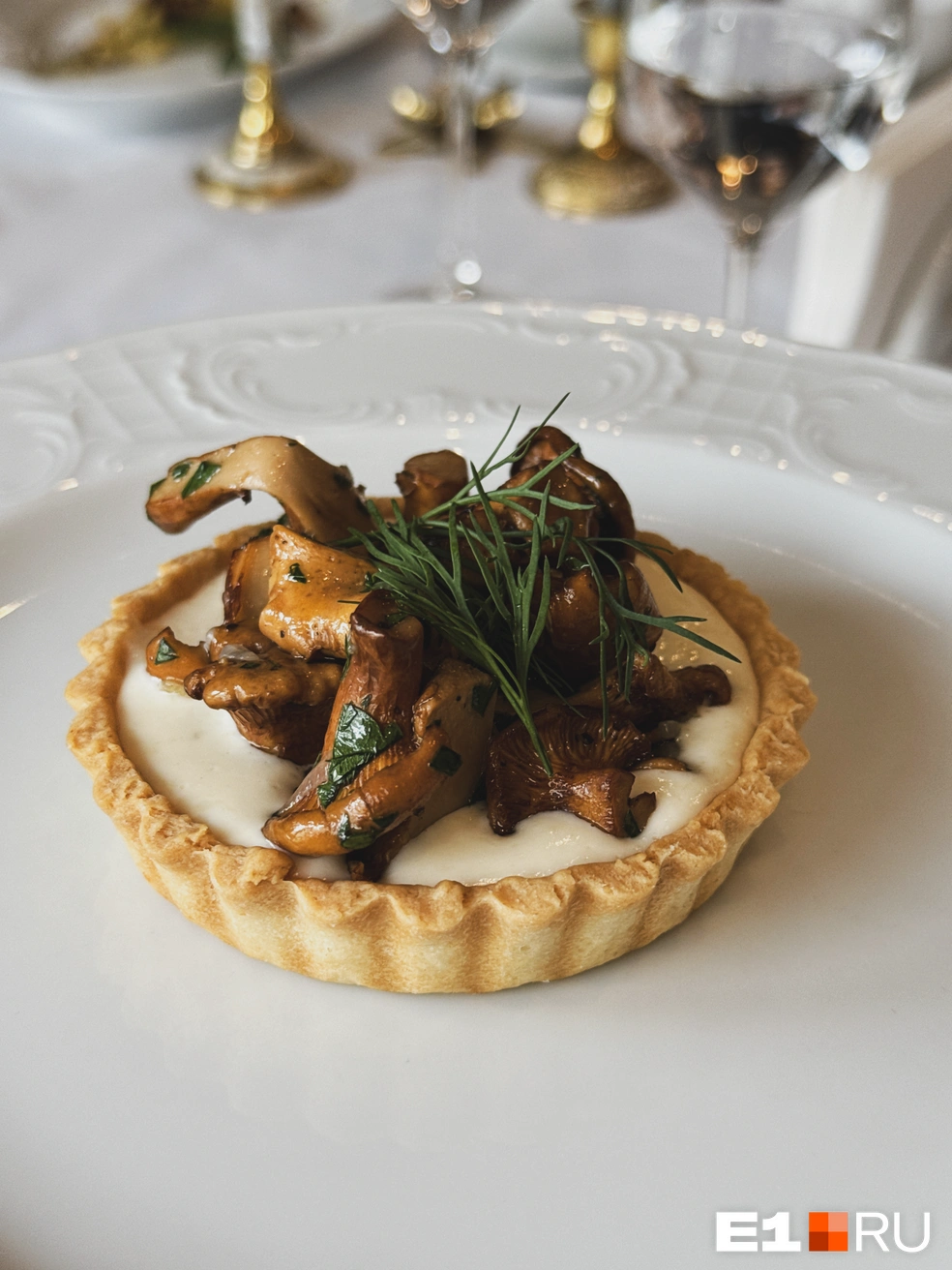 Лисички украсят любое блюдо. Такую тарталетку готовят в ресторане Castor'ka | Источник: Ирина Шутько / E1.RU