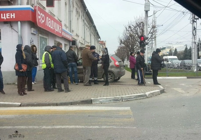 В ДТП на площади Ленина пострадала женщина-пешеход | ya62.ru