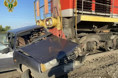 В Алтайском крае Lada попала под тепловоз: водитель погиб