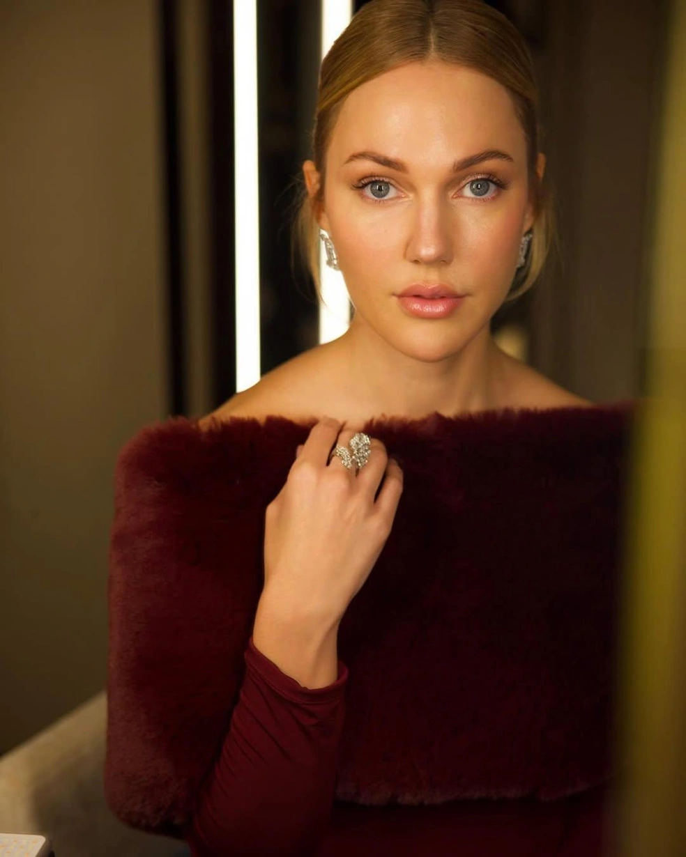 Актриса получила награду Harper's Bazaar | Источник: meryemuzerlimeryem / Instagram (экстремистская организация, деятельность запрещена на территории РФ)