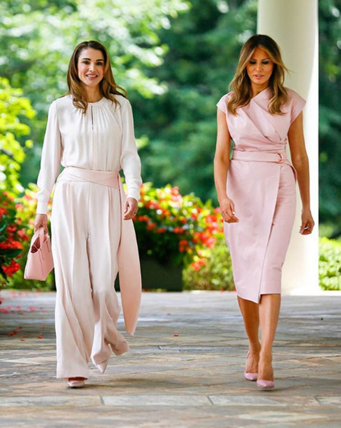 Мелания Трамп и королева Рания в одинаковых нарядах фото