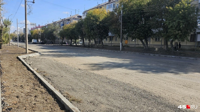 На Дзержинского появились новые бордюры | Источник: Дарья Никитченко / 45.RU