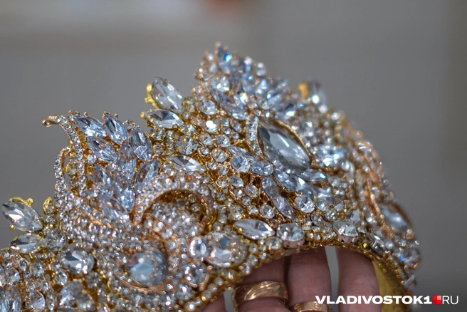 Такую корону получила Анастасия Белик | Источник: Елена Буйвол / VLADIVOSTOK1.RU