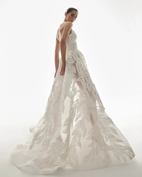 Источник: Monique Lhuillier