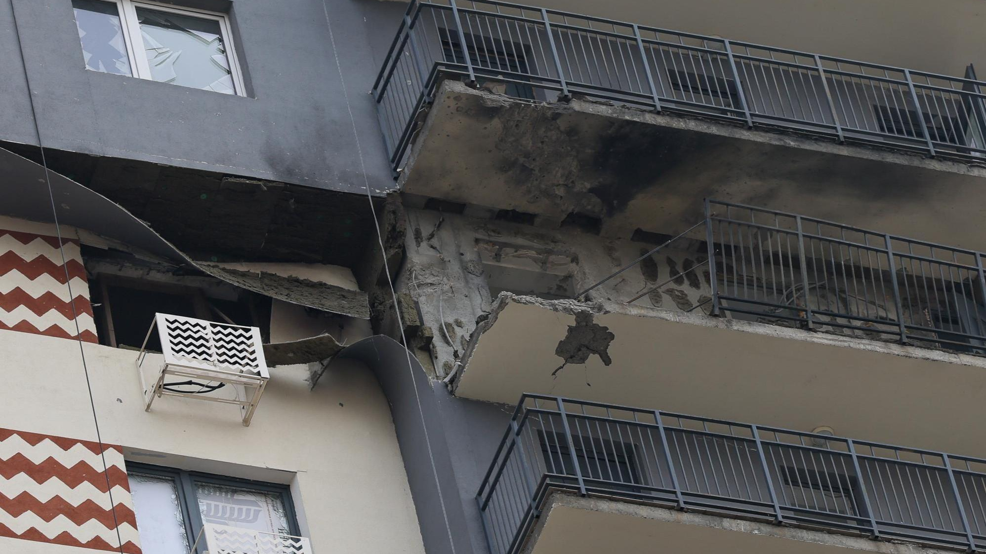 Беспилотники летели на Москву: один попал в дом, в котором сгорели бабушка с внуком