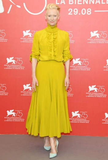 Тильда Суинтон на Венецианском кинофестивале, 1 сентября | marieclaire.ru