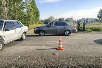 18-летний омич на ВАЗе врезался в Ford, пострадал ребенок