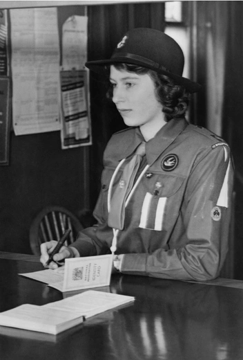 Елизавета подает заявку на военную службу, 25 апреля 1942