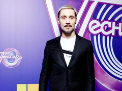 Паркет елочка и советские антресоли: Билан показал квартиру с видом на Красную площадь за 100 млн рублей