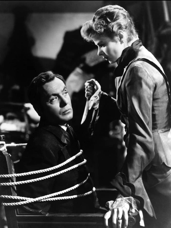 кадр из фильма «Газовый свет» (1944)