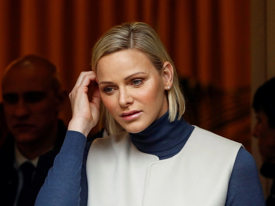 Княгиня Шарлен в штаб-квартире Красного Креста Монако во время празднования Национального дня Монако, 15 ноября 2019 | marieclaire.ru