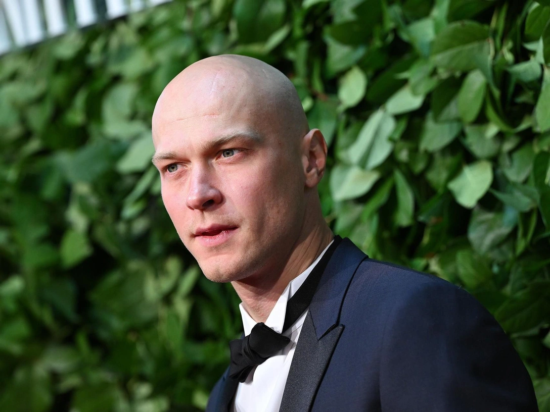 Новая награда Юры Борисова: актер стал победителем престижной премии | marieclaire.ru