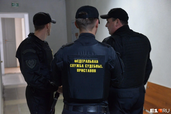 Иногда суровость мер приставов зашкаливает | Источник: Артем Устюжанин / E1.RU