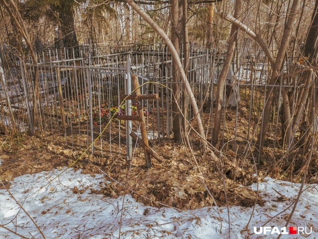 Металлический крест
