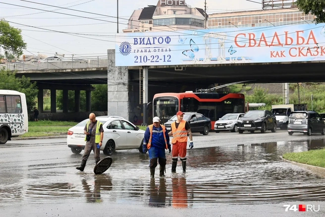 Так что есть шанс, что лужу скоро уберут | Источник: Михаил Шилкин