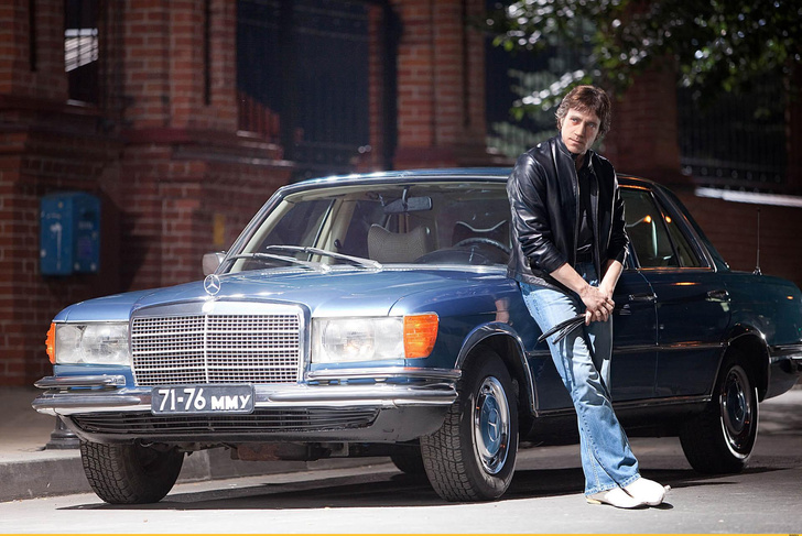 Владимир Высоцкий со своим Mercedes-Benz W116 