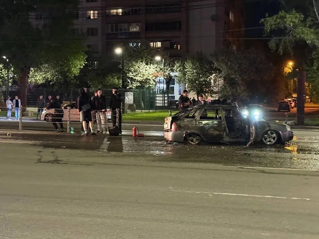 Автомобиль полностью сгорел | Источник: читатель 74.RU
