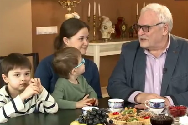 Борис Невзоров, его дочь Полина и внуки Лева и Захар