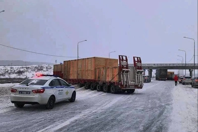 Accident with trucks paralyzes traffic on Chelyabinsk Highway