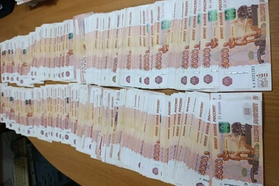 Иностранец пытался вывезти из Новосибирска 37 тысяч долларов