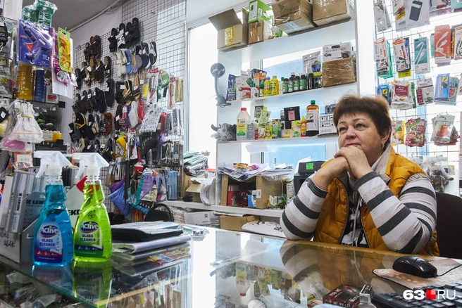 Женщина была удивлена происшествию и дурной славе, обрушившейся на Кинельский район | Источник: Роман Данилкин / 63.RU