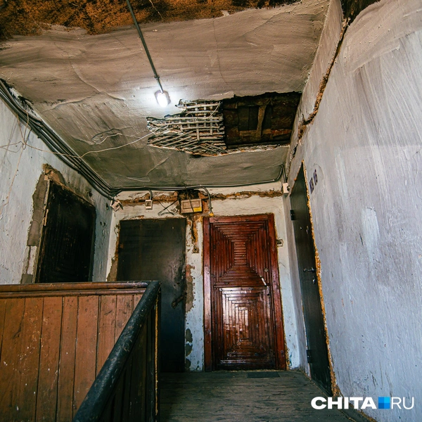 Один из подъездов в доме | Источник: Олег Федоров / CHITA.RU