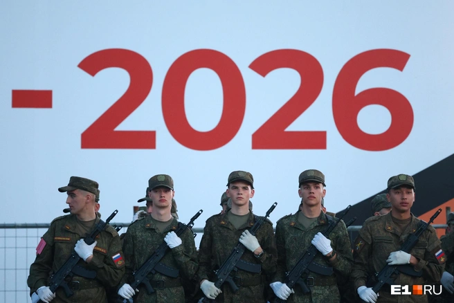 Колонны заполнили улицы еще в 20:00 | Источник: Владислав Лоншаков / E1.RU