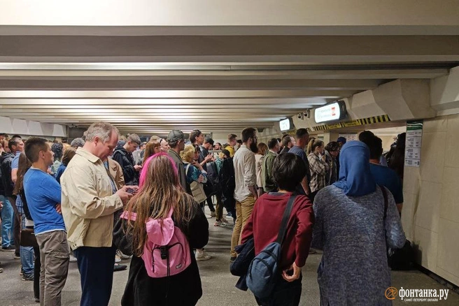 «Новочеркасскую» закрыли на вход | Источник: читатель «Фонтанки»