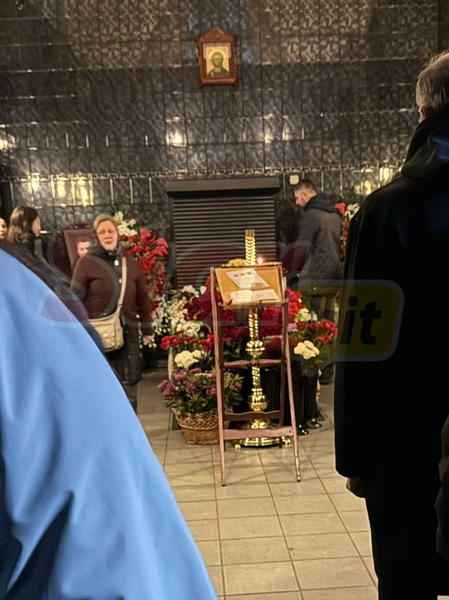 На траурную церемонию пришли около 60 человек 