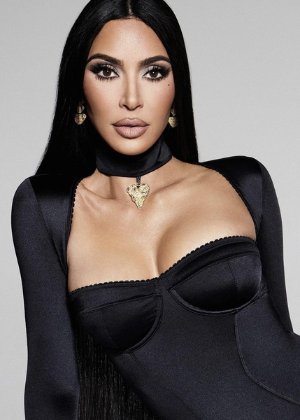 Коллекция белья Ким/Skims из черного сатина, вдохновленная будуаром и/или Dolce&Gabbana