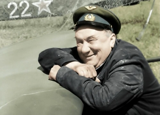 В фильмах о войне Смирнову не пришлось ничего придумывать — он сам воевал с 41-го по 45-й | Источник: кадр из фильма «В бой идут одни „старики“» (12+), реж. Леонид Быков, киностудия имени А. Довженко, 1974 год