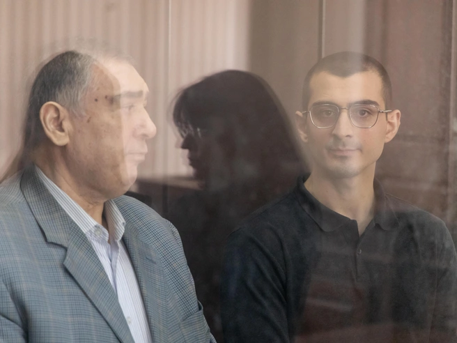 Шахин Шыхлински и его сын Мутвалы | Источник: Владислав Лоншаков / E1.RU