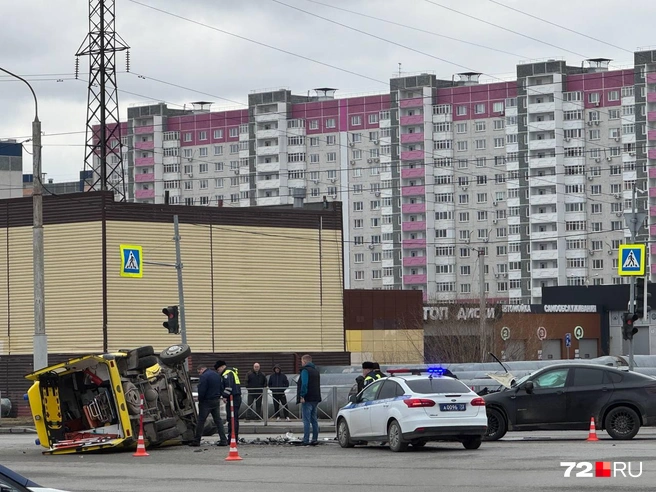 Карета ехала со включенными спецсигналами  | Источник: Анастасия Малышкина / 72.RU