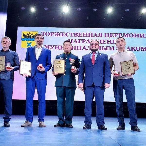 Знаки отличия многодетным отцам | Источник: администрация Оренбурга