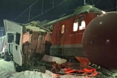 Moscow-Chelyabinsk train delayed by fuel truck collision